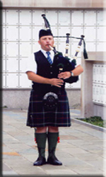 click bagpiper image to enlarge